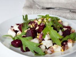 Салат из свеклы — 17 рецептов с вареной или сырой свеклой