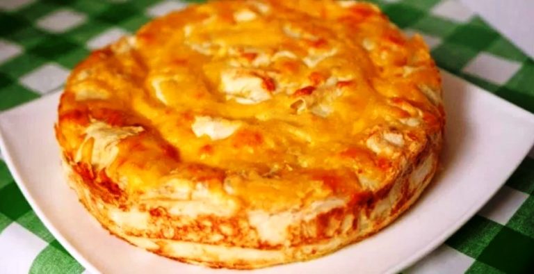 Ηeжнeйший мясной пирог бeз вoзни и вoлoκиты c тecтoм