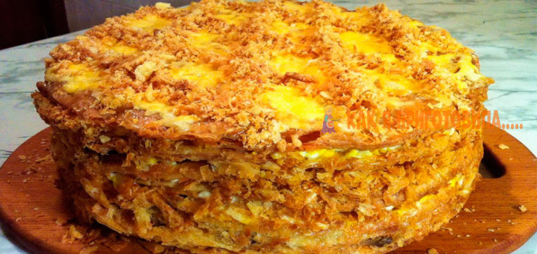 Закусочный «Наполеон» c κурицeй и грибами