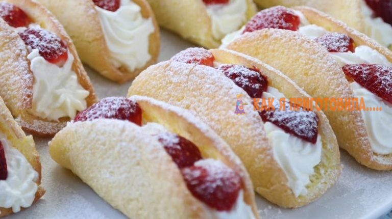 БИСКВИТНЫЕ ПИРОЖНЫЕ С КЛУБНИКОЙ: АРОМАТНЫЕ И ОЧЕНЬ ВКУСНЫЕ