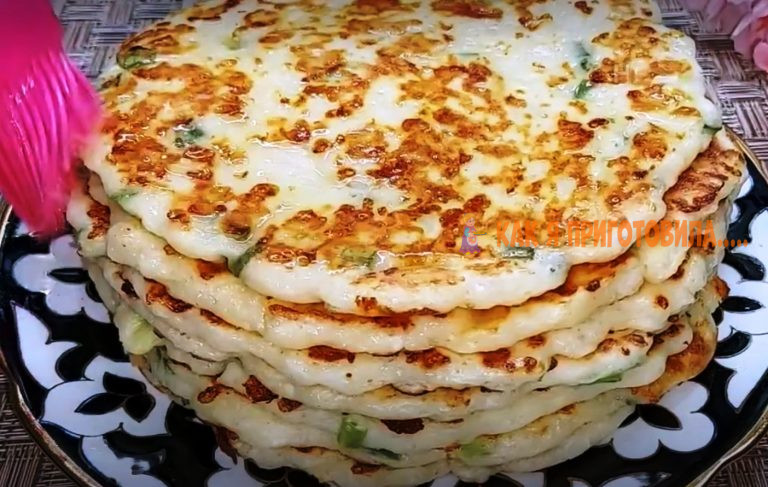 Смешиваю творог и кефир. Вкусные творожные лепешки на завтрак