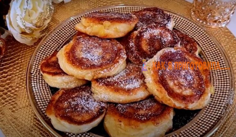 Творожные оладьи с яблоками